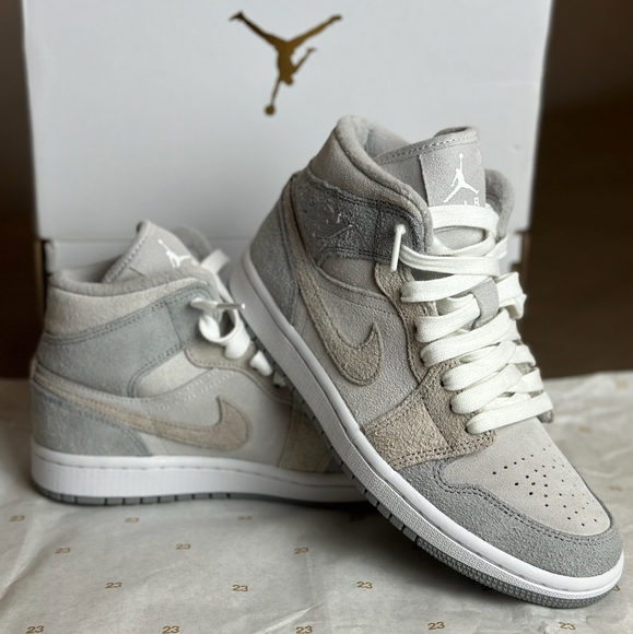 Jordan Shoes - Air Jordan 1 Mid SE Women's